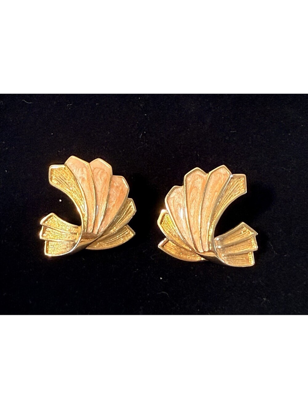 Vintage Gold Tone Peach Enamel Leaf Fan Shaped Clip On Earrings